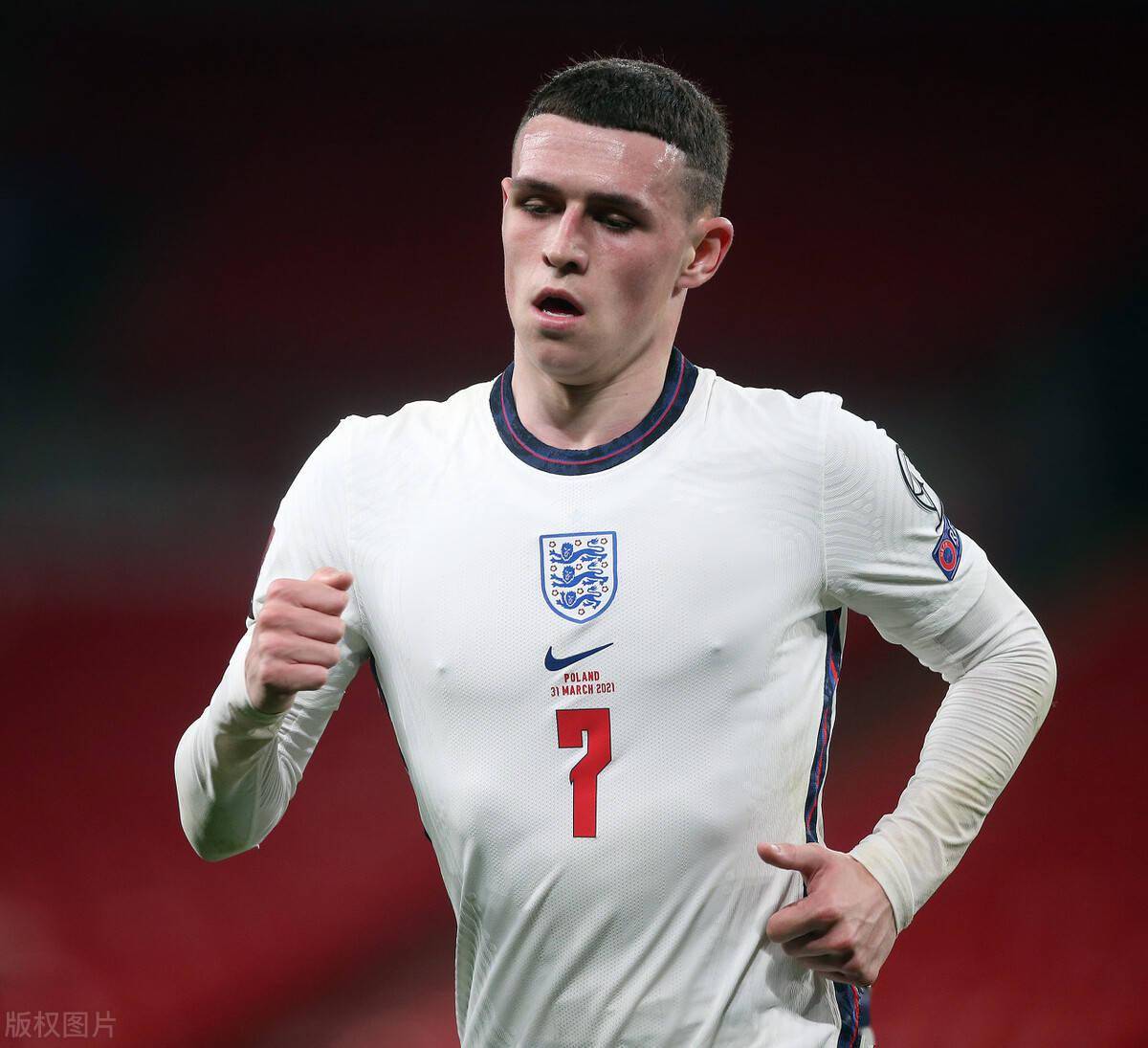 英格兰队绝杀波兰队，奥恰洛夫点燃赛场