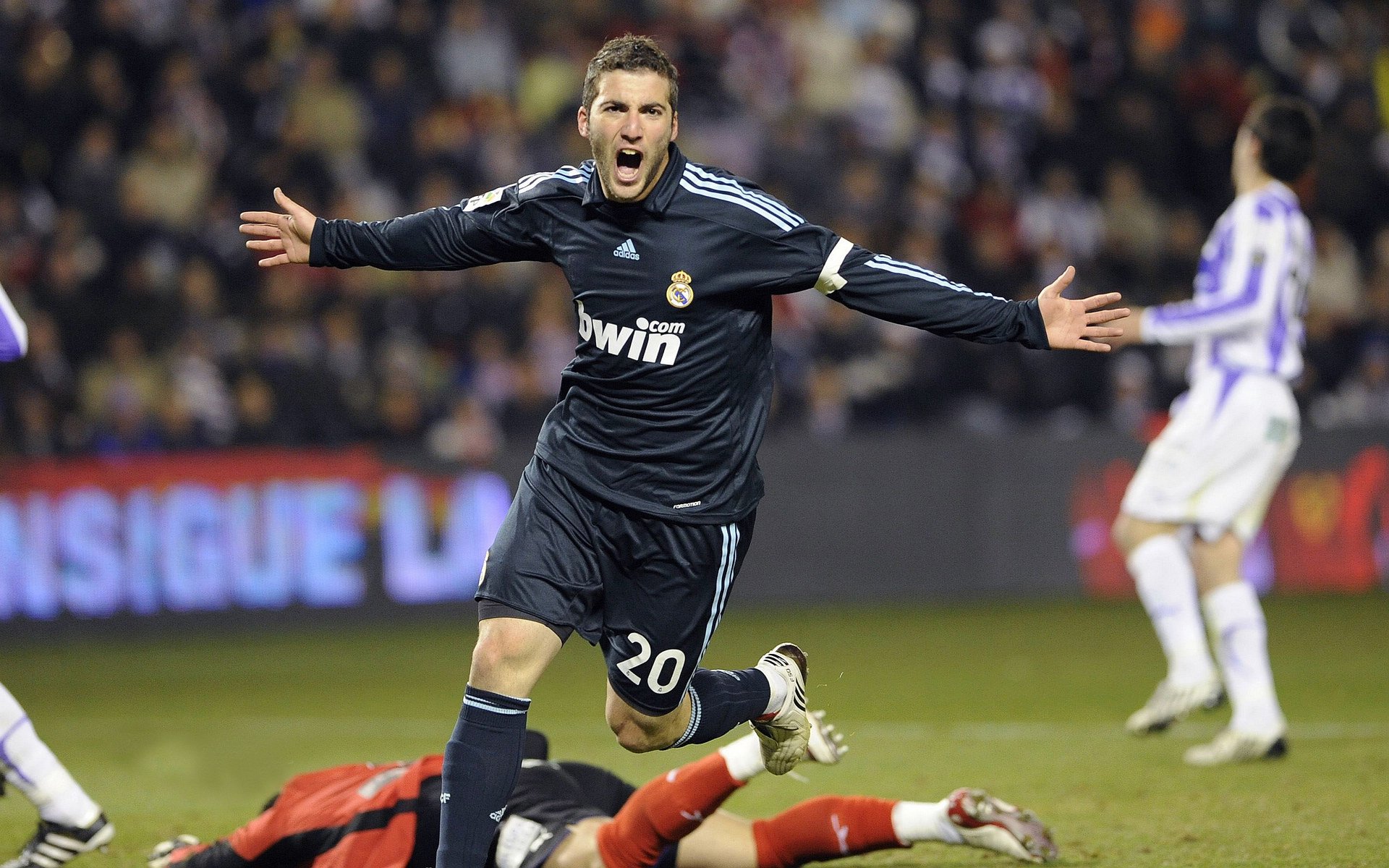 西亚卡姆利刃难破铁壁，国王主场碾压猛龙！西亚卡姆成空砍王，萨城铜墙轰然倒塌