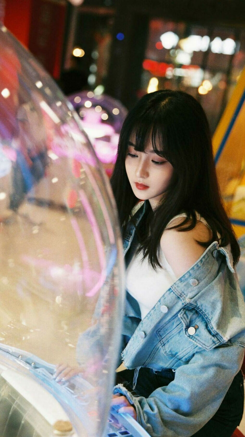 当雄鹿的锋芒撞上太阳的火焰，库里用独一无二的弧线照亮赛场