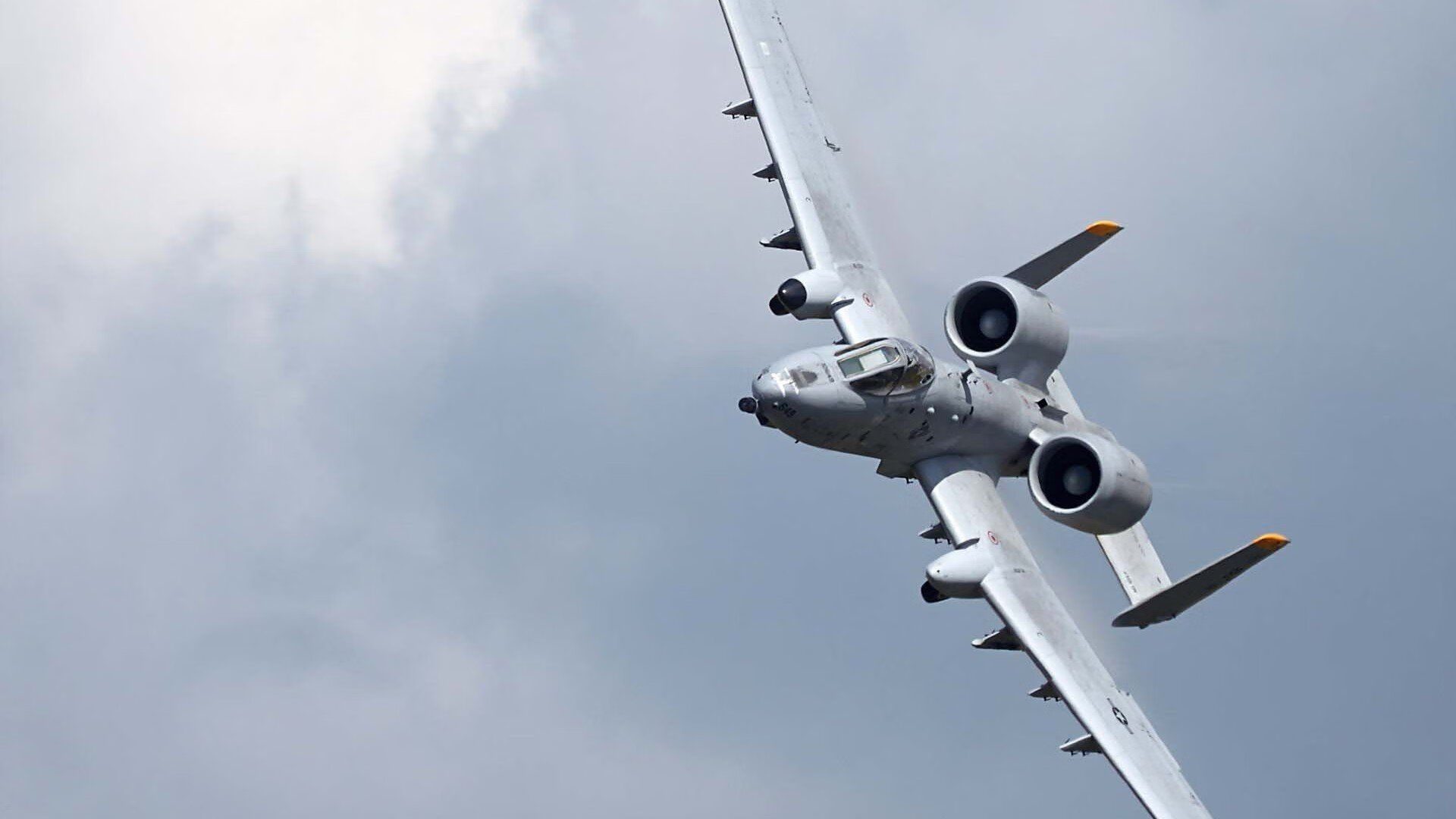 沙漠心跳与赛场回响，当马克西的76人奇遇F1加速之夜