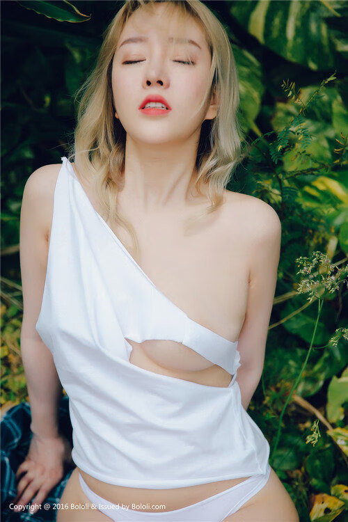 绿茵场冰球场折射同一束光—冠军之心与冷门之美