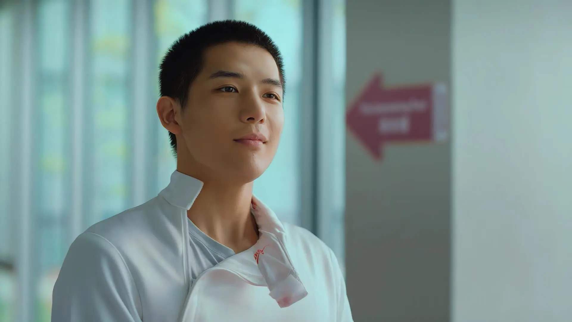 从天价水货到弑神者，哈维茨一箭穿心，勒沃库森在巴黎的废墟上加冕新王