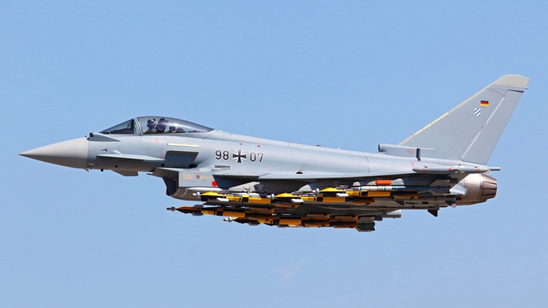 德甲争冠白热化，勒沃库森惊险战胜洪都拉斯黑马，卫冕之路再进一步