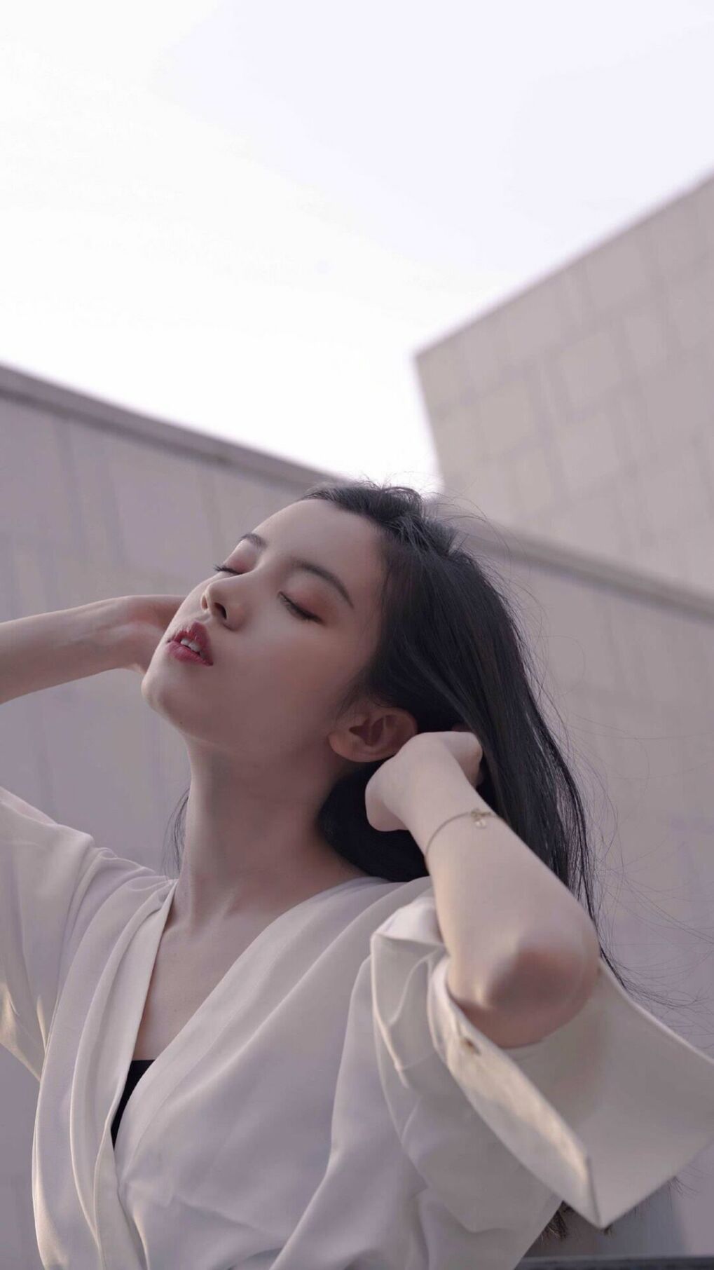 单圈决斗与90分钟缠斗，当维斯塔潘在阿布扎比绷紧神经，曼城在马赛的雨夜中抢下三分